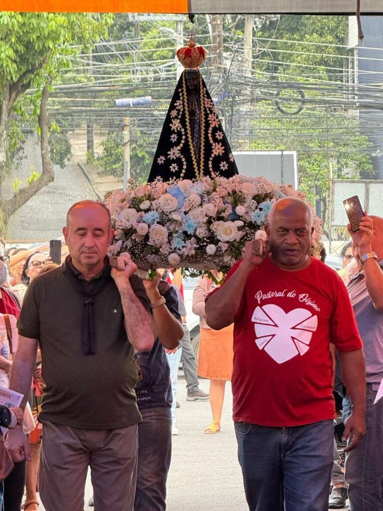 Festa de Nossa Senhora Aparecida reúne comunidade em oração e confraternização