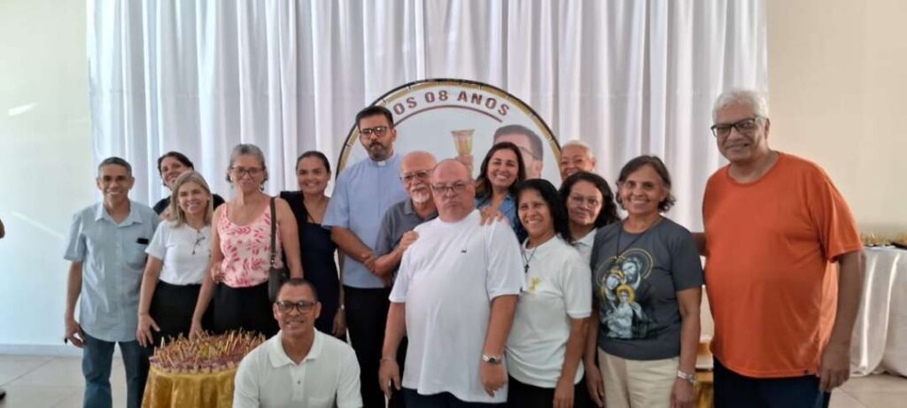 Celebração de Fé e Gratidão: Aniversário do Padre Carlos Ferreira